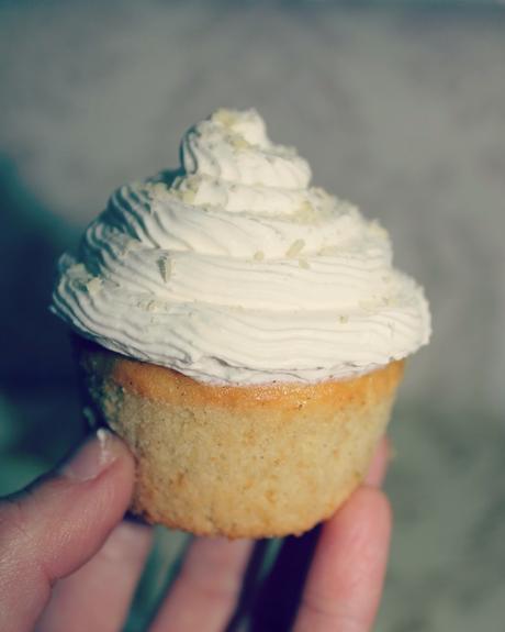 CUPCAKES DE ALMENDRAS CON MASCARPONE CUPCAKES DE ALMENDRAS CON MASCARPONE