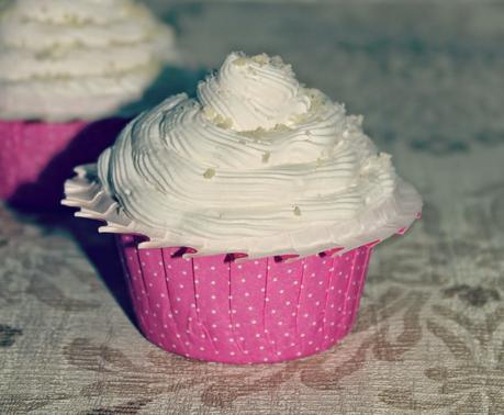 CUPCAKES DE ALMENDRAS CON MASCARPONE CUPCAKES DE ALMENDRAS CON MASCARPONE