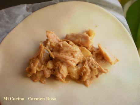 EMPANADILLAS FRITAS RELLENAS DE POLLO CON CEBOLLETA Y JENGIBRE EMPANADILLAS FRITAS RELLENAS DE POLLO CON CEBOLLETA Y JENGIBRE