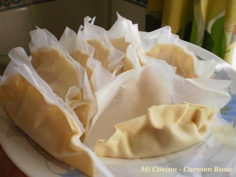 EMPANADILLAS FRITAS RELLENAS DE POLLO CON CEBOLLETA Y JENGIBRE EMPANADILLAS FRITAS RELLENAS DE POLLO CON CEBOLLETA Y JENGIBRE