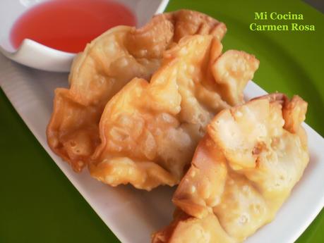 EMPANADILLAS FRITAS RELLENAS DE POLLO CON CEBOLLETA Y JENGIBRE EMPANADILLAS FRITAS RELLENAS DE POLLO CON CEBOLLETA Y JENGIBRE