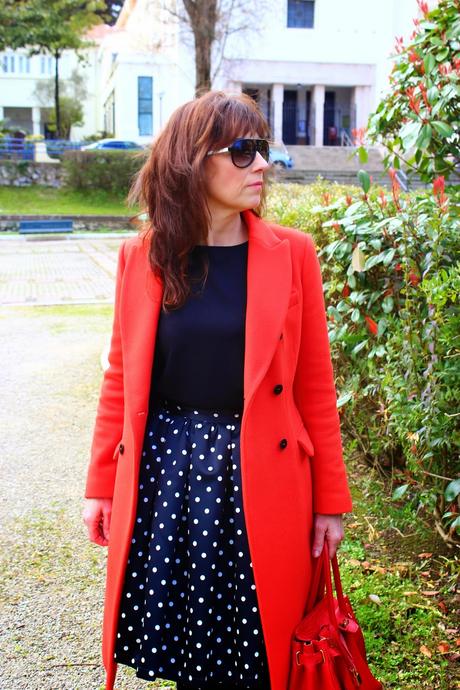 MIS LOOKS - FALDA LUNARES Y ROJO MIS LOOKS - FALDA LUNARES Y ROJO