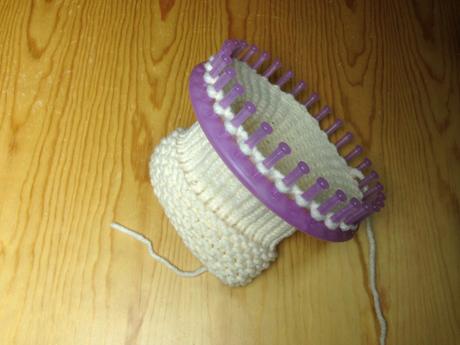 Prepara un gorro con orejitas Tejiendo gorrito para bebé en telar