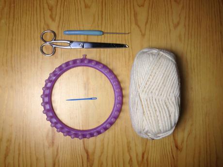 Prepara un gorro con orejitas Materiales necesarios para tutorial gorro bebe con orejitas en telar
