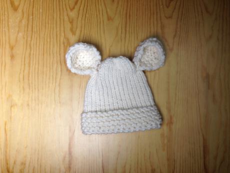 Prepara un gorro con orejitas Gorrito para bebé con orejitas tejido en telar