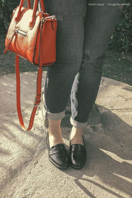 British Look black shoes & red bag
