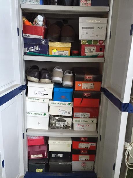 Mi padre también lo tiene todo dentro de cajas, pero no se ve lo que hay dentro. ¿Cuántos pares de zapatos se necesitan? o el poder de la Metamoda
