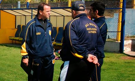 Muere de un infarto cuando entrenaba al All Boys, ex jugador de Argentino Juniors y River, Leonardo Fernandez Muere de un infarto cuando entrenaba al All Boys, ex jugador de Argentino Juniors y River, Leonardo Fernandez