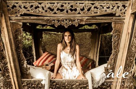Alessandra Ambrosio está lista para Coachella con su nuevo lookbook