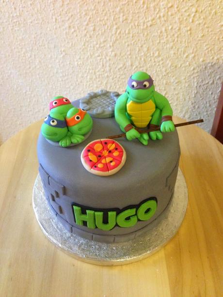 Tarta tortugas ninja de chocolate blanco, fresa y mora Tarta tortugas ninja de chocolate blanco, fresa y mora