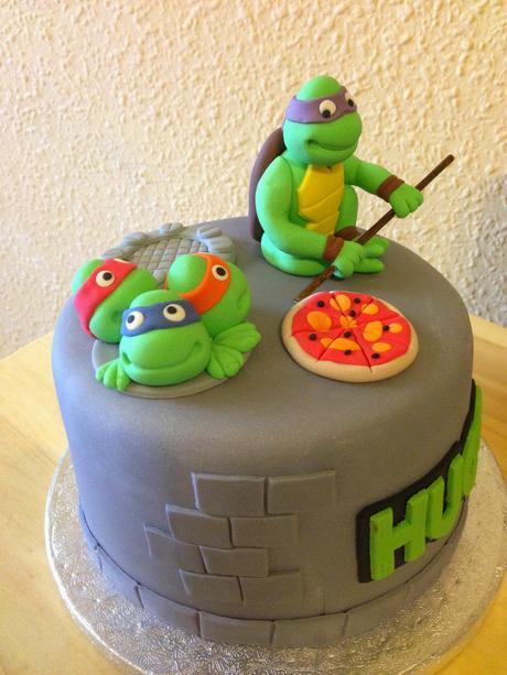 Tarta tortugas ninja de chocolate blanco, fresa y mora Tarta tortugas ninja de chocolate blanco, fresa y mora