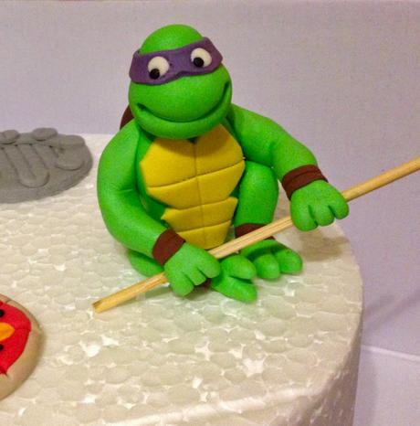 Tarta tortugas ninja de chocolate blanco, fresa y mora Tarta tortugas ninja de chocolate blanco, fresa y mora