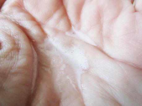 Tratamiento Sin Aclarado a las Fibras de Lino de Klorane Tratamiento Sin Aclarado a las Fibras de Lino de Klorane