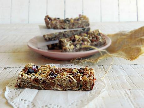 Barritas de muesli, cerezas y chocolate