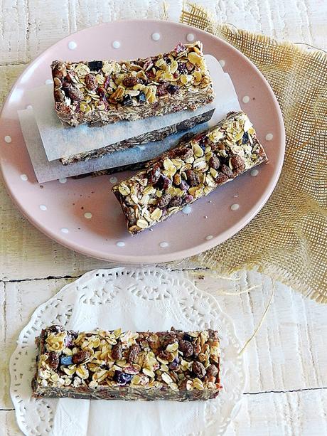 Barritas de muesli, cerezas y chocolate