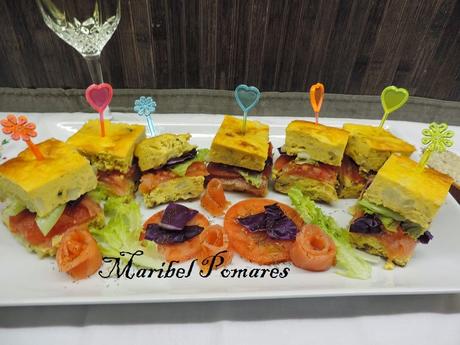 Montaditos o pinchos de tortilla de patata, cebolla, calabacin, salmón ahumado, tomate, lechuga y col lombarda. Montaditos o pinchos de tortilla de patata, cebolla, calabacin, salmón ahumado, tomate, lechuga y col lombarda.