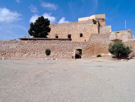 El castillo de Miravet El castillo de Miravet