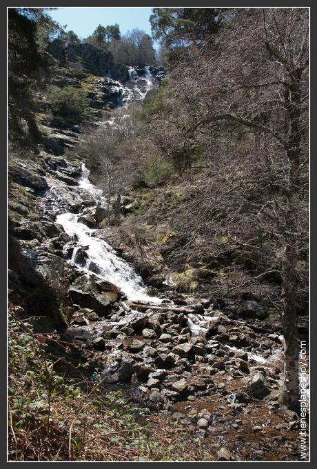 Chorrera de Mojonavalle en el Puerto de Canencia Madrid