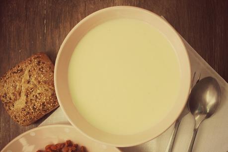 VICHYSSOISE & HUEVO CON VIOLETTE Y CHICHOS VICHYSSOISE & HUEVO CON VIOLETTE Y CHICHOS