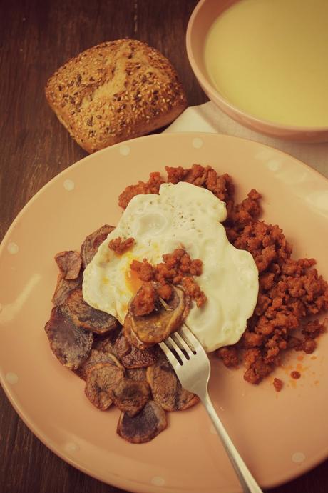 VICHYSSOISE & HUEVO CON VIOLETTE Y CHICHOS VICHYSSOISE & HUEVO CON VIOLETTE Y CHICHOS