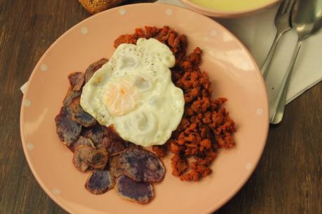 VICHYSSOISE & HUEVO CON VIOLETTE Y CHICHOS VICHYSSOISE & HUEVO CON VIOLETTE Y CHICHOS