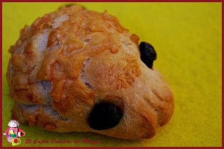 MINI ERIZOS DE PAN CON SÉSAMO Y QUESO MINI ERIZOS DE PAN CON SÉSAMO Y QUESO