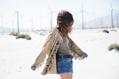 COACHELLA DAY 1 Coachella_Music_Festival-Fringed_Jacket-Polo_Ralph_Lauren-Vintage_Levis-Outfit-Festival_Look-Street_Style-35