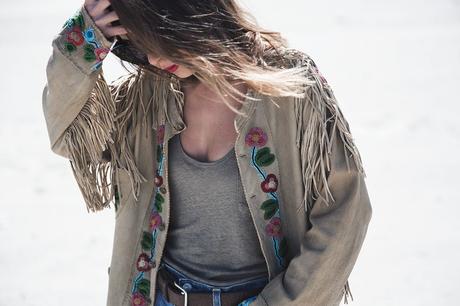 COACHELLA DAY 1 Coachella_Music_Festival-Fringed_Jacket-Polo_Ralph_Lauren-Vintage_Levis-Outfit-Festival_Look-Street_Style-52