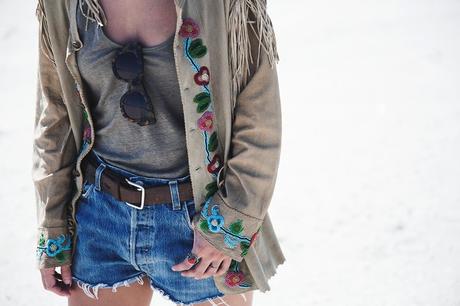 COACHELLA DAY 1 Coachella_Music_Festival-Fringed_Jacket-Polo_Ralph_Lauren-Vintage_Levis-Outfit-Festival_Look-Street_Style-31