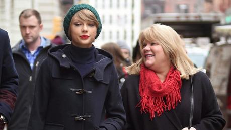 Taylor Swift desvela que su madre padece cáncer!?