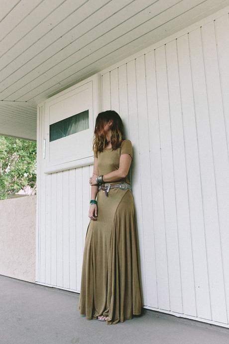 COACHELLA DAY 2 Coachella_2015-Music_Festival-Khaki_Maxi_Dress-Polo_Ralph_Lauren-Cowboy_Belt-Outfit-Street_Style-Festival_Look-26