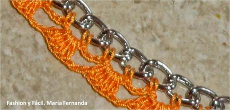 Collar tejido sobre cadena. Cuello tejido a ganchillo fácil (A necklace over a chain easy DIY) Collar tejido sobre cadena. Cuello tejido a ganchillo fácil (A necklace over a chain easy DIY)