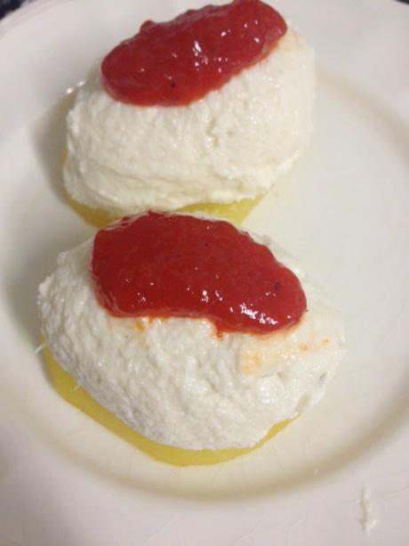 MOUSSE DE BRANDADA DE BACALAO MARIDADA MERMELADA DE PIMIENTOS ASADOS MOUSSE DE BRANDADA DE BACALAO MARIDADA MERMELADA DE PIMIENTOS ASADOS