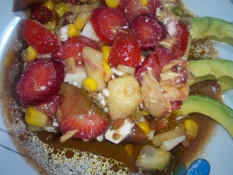 Ensalada con fresas y bonito Ensalada con fresas y bonito
