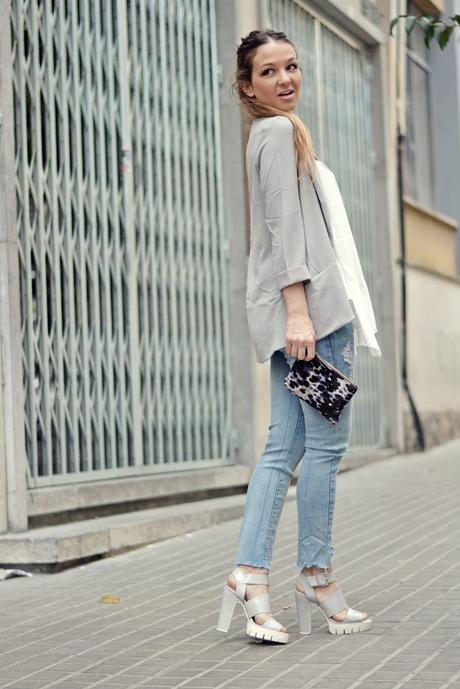 FRAYED TRIM JEANS