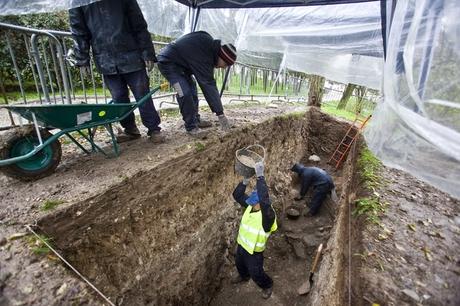 Las excavaciones en el entorno del Castillo de Burgos sacan a la luz múltiples restos medievales