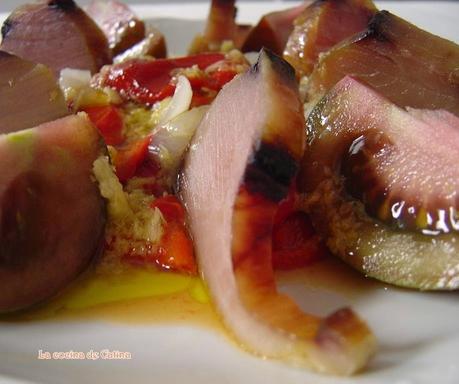 Ensalada de asados con tomate y bonito Ensalada de asados con tomate y bonito