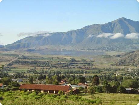 Tafí del Valle combina un clima ideal con uno de los paisajes mas sorprendentes de la Argentina. Tafí del Valle combina un clima ideal con uno de los paisajes mas sorprendentes de la Argentina.