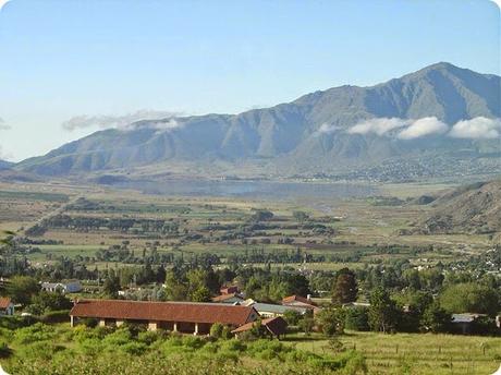 Tafí del Valle combina un clima ideal con uno de los paisajes mas sorprendentes de la Argentina. Tafí del Valle combina un clima ideal con uno de los paisajes mas sorprendentes de la Argentina.