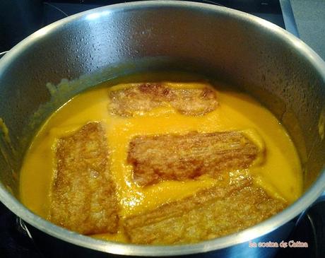 Tallos de acelgas rellenos de bacon con salsa Tallos de acelgas rellenos de bacon con salsa