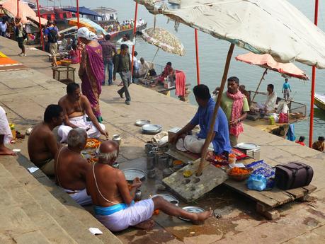 Por los ghats de Varanasi