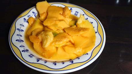 Mousse de yogur y mango corazón chocolate Mousse de yogur y mango corazón chocolate