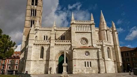 Iglesia de Santa María La Antigua, situada en uno de los lugares más bonitos de Valladolid.