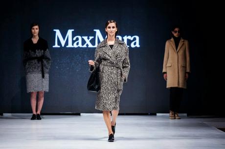 Huaca Pucllana desfile de Alpacas de Max Mara abrigos Perú Moda, Patty Arata blog, Moda, Camel Coat, Juanita Burga