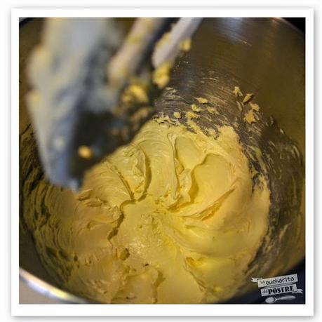 CUPCAKES DE VIOLETAS / VIOLET CUPCAKES CUPCAKES DE VIOLETAS / VIOLET CUPCAKES