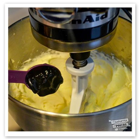 CUPCAKES DE VIOLETAS / VIOLET CUPCAKES CUPCAKES DE VIOLETAS / VIOLET CUPCAKES