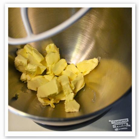 CUPCAKES DE VIOLETAS / VIOLET CUPCAKES CUPCAKES DE VIOLETAS / VIOLET CUPCAKES