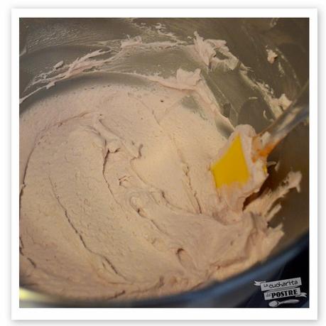 CUPCAKES DE VIOLETAS / VIOLET CUPCAKES CUPCAKES DE VIOLETAS / VIOLET CUPCAKES