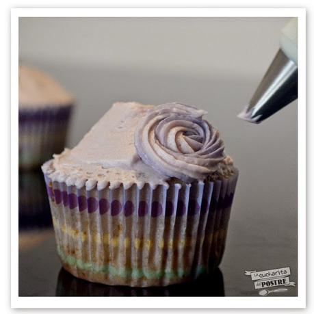 CUPCAKES DE VIOLETAS / VIOLET CUPCAKES CUPCAKES DE VIOLETAS / VIOLET CUPCAKES