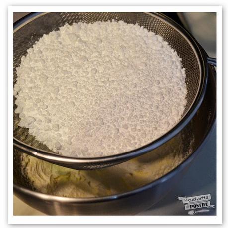 CUPCAKES DE VIOLETAS / VIOLET CUPCAKES CUPCAKES DE VIOLETAS / VIOLET CUPCAKES